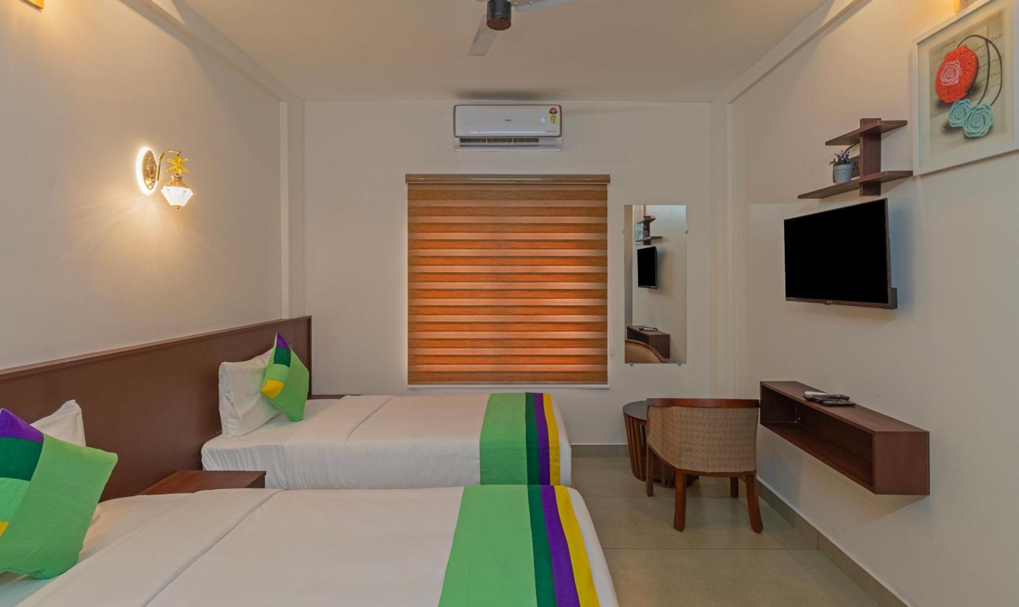 Treebo Amigos Residency Cochin Airport Hotel Kochi Exterior foto